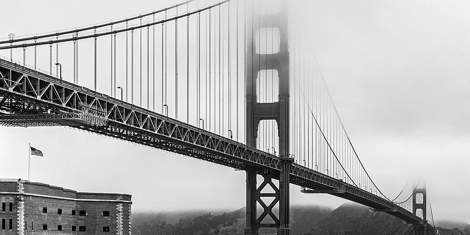 960px-San_Francisco_(CA,_USA),_Golden_Gate_Bridge_--_2022_--_3023_(bw).webp