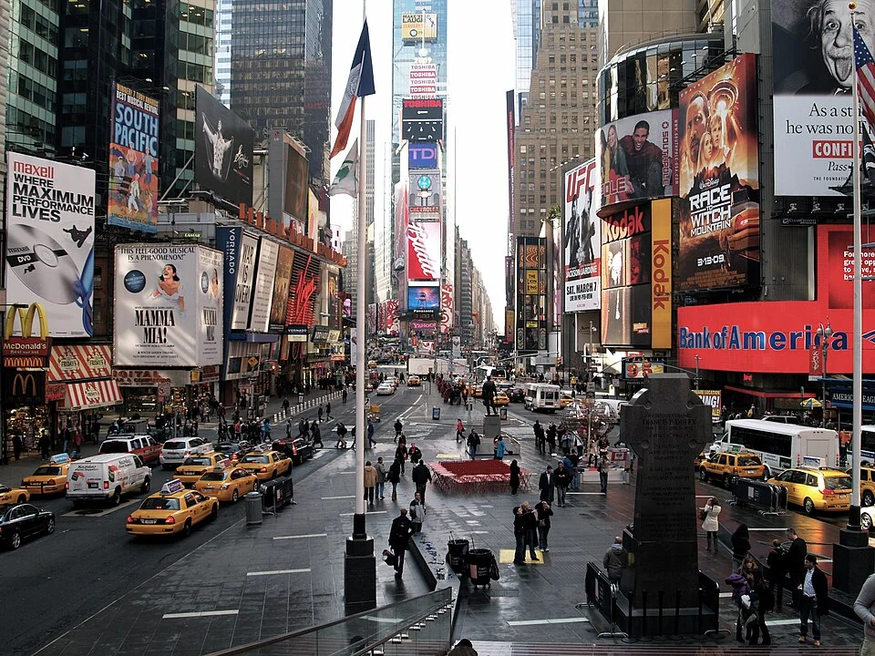 Times_Square_2009.webp